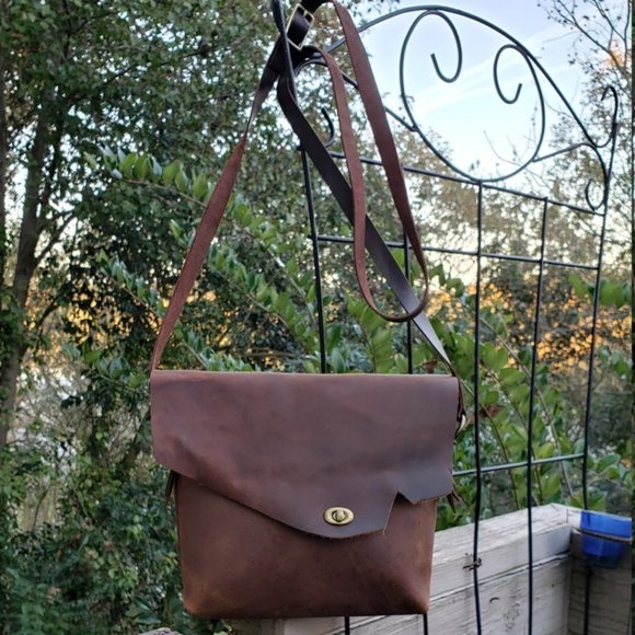 Brown Leather Natural Edge Crossbody Handbag - Picture 2 of 5